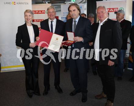Verleihung des Gro&Atilde;�en Goldenen Ehrenzeichens an Landeshauptmann a.D. Franz Voves.  LHStv.in Gaby Schaunig, LH Peter Kaiser, Franz Voves, Alt-LH Gerhard Doerfler
---
pressefotos, pressefotografie, kuess, qs, qspictures, sport, bild, bilder, bilddatenbank