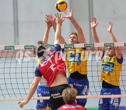 Volleyball.  Austrian Volley League Men.  VBK Kelag Woerther-See-Loewen Klagenfurt gegen SK Zadruga Aich/Dob.  Ben Stockhammer (Woerthersee-Loewen), Nicolai Grabmueller, Armands Rokjans  (Aich/Dob). Klagenfurt, am 7.3.2026.
Foto: Kuess
www.qspictures.net
---
pressefotos, pressefotografie, kuess, qs, qspictures, sport, bild, bilder, bilddatenbank