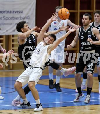 Basketball 2. Liga 2025/2026. Grunddurchgang 21. Runde.  KOS gegen Woerthersee Piraten.    Jure Bavdek (KOS), Marcus Holyfield  (Piraten). Klagenfurt, am 8.3.2026
Foto: Kuess
---
pressefotos, pressefotografie, kuess, qs, qspictures, sport, bild, bilder, bilddatenbank