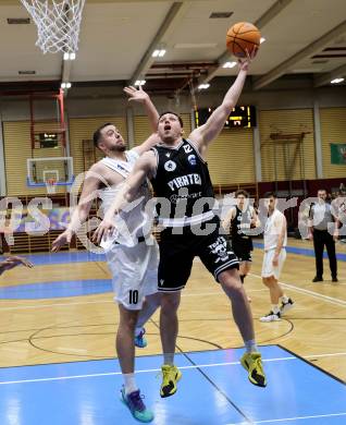 Basketball 2. Liga 2025/2026. Grunddurchgang 21. Runde.  KOS gegen Woerthersee Piraten.    Veljko Dena (KOS),  Jan-Arne Apschner (Piraten). Klagenfurt, am 8.3.2026
Foto: Kuess
---
pressefotos, pressefotografie, kuess, qs, qspictures, sport, bild, bilder, bilddatenbank