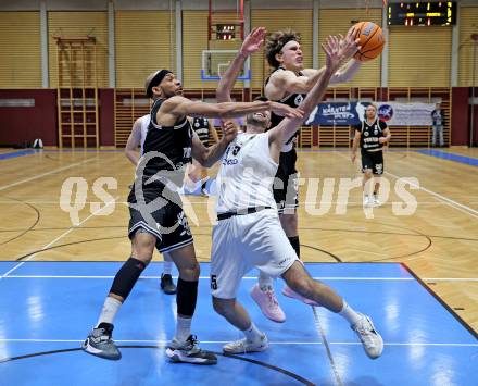 Basketball 2. Liga 2025/2026. Grunddurchgang 21. Runde.  KOS gegen Woerthersee Piraten.    Marin Sliskovic (KOS),  Shawn L. Ray, Lukas Simoner  (Piraten). Klagenfurt, am 8.3.2026
Foto: Kuess
---
pressefotos, pressefotografie, kuess, qs, qspictures, sport, bild, bilder, bilddatenbank