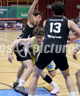 Basketball 2. Liga 2025/2026. Grunddurchgang 22. Runde.   Woerthersee Piraten gegen RAIDERS Tirol.  Lukas Simoner  (Piraten),  Rico Hupfauf (Tirol). Klagenfurt, am 14.3.2026
Foto: Kuess
---
pressefotos, pressefotografie, kuess, qs, qspictures, sport, bild, bilder, bilddatenbank