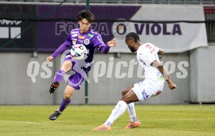 Fussball 2. Liga. SK Austria Klagenfurt gegen FAC Wien.  Rei Okada (Klagenfurt),   Flavio Dos Santos Dias   (FAC). Klagenfurt, 13.3.2026.
Foto: Kuess
www.qspictures.net
---
pressefotos, pressefotografie, kuess, qs, qspictures, sport, bild, bilder, bilddatenbank